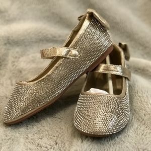 Super adorable kid girl shoes 🌸